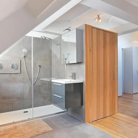 Frans - Free Parking