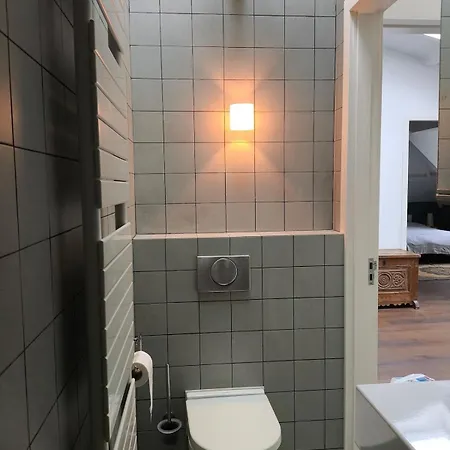 Frans - Free Parking Villa Haag