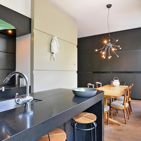 Frans - Free Parking Villa