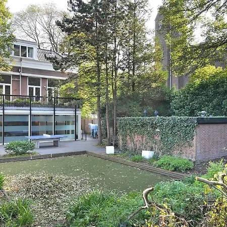 Frans - Free Parking Villa Haag