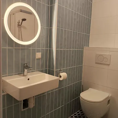 Frans - Free Parking *