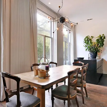 Frans - Free Parking Villa