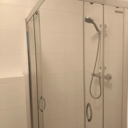 Frans - Free Parking Villa Haag