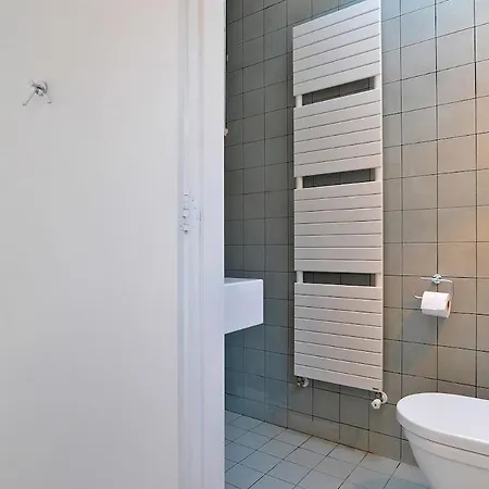 Frans - Free Parking *