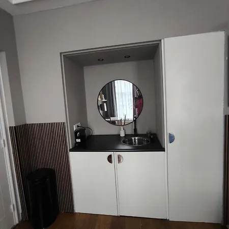 Frans - Free Parking *