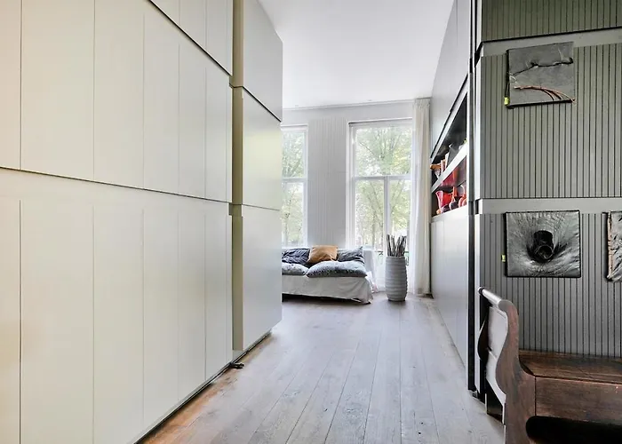 Frans - Free Parking Villa