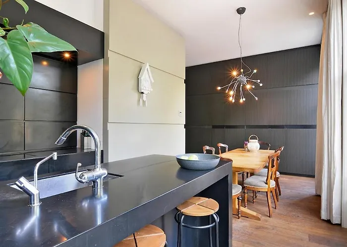 Frans - Free Parking Villa