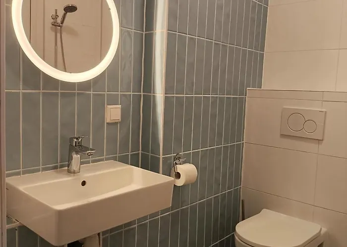 Frans - Free Parking *