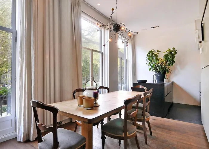 Frans - Free Parking Villa