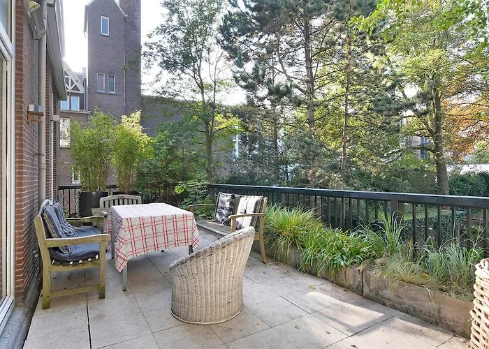 Frans - Free Parking Villa Den Haag